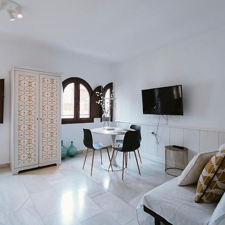 Complete Studio With Terrace - 1Bth- La Giralda Apartment Seville Luaran gambar