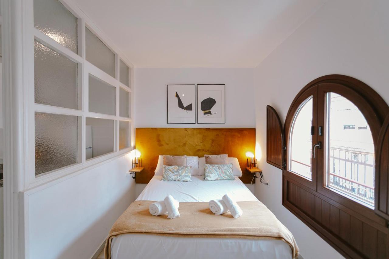 Complete Studio With Terrace - 1Bth- La Giralda Apartment Seville Luaran gambar